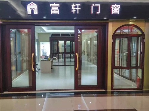 “煥然一新，光彩奪目”——泉州富軒加盟店裝修完畢