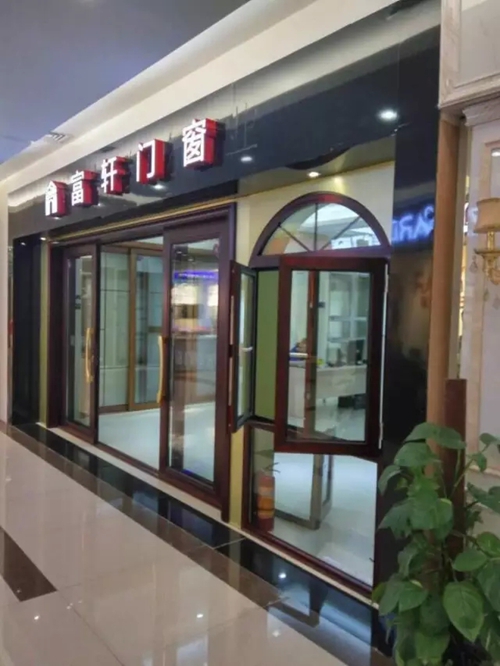 “煥然一新，光彩奪目”——泉州富軒加盟店裝修完畢