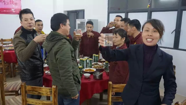 佳肴洋溢歡慶，蛋糕分享甜蜜??！富軒第四季員工生日會感恩來襲......